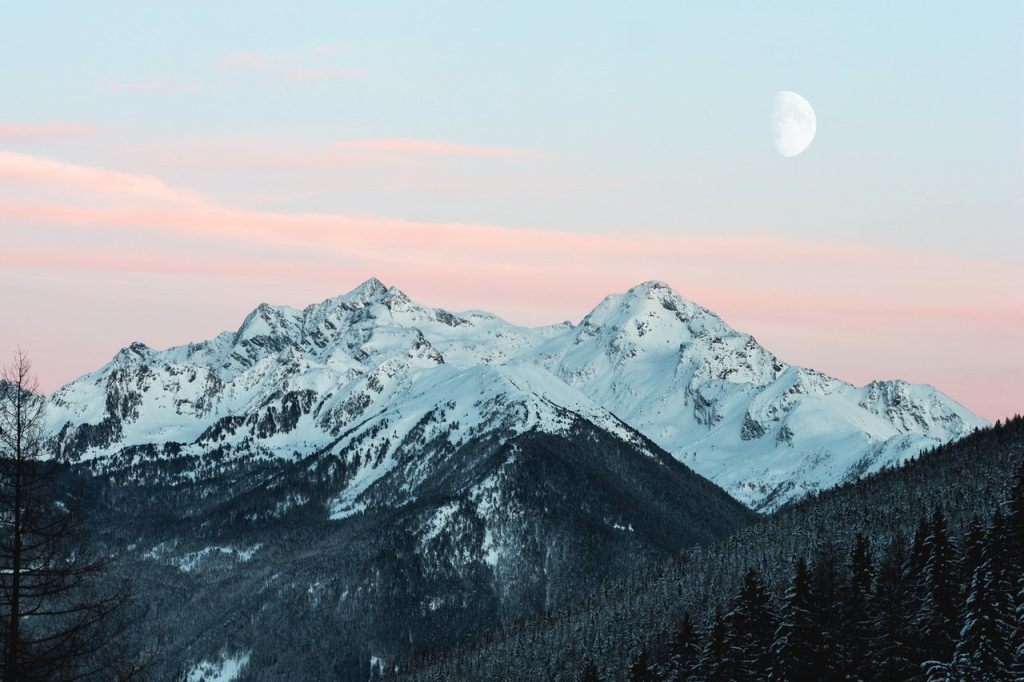 about-us Snowy Mountain 1287145 1024x682